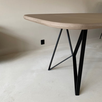 Betonlook Eettafel Jaxon - Beton Ciré en Stalen Poten | De Beton Salon